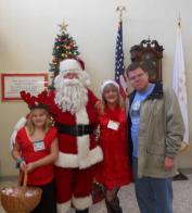 SANTA VISITS RI VETERANS HOME